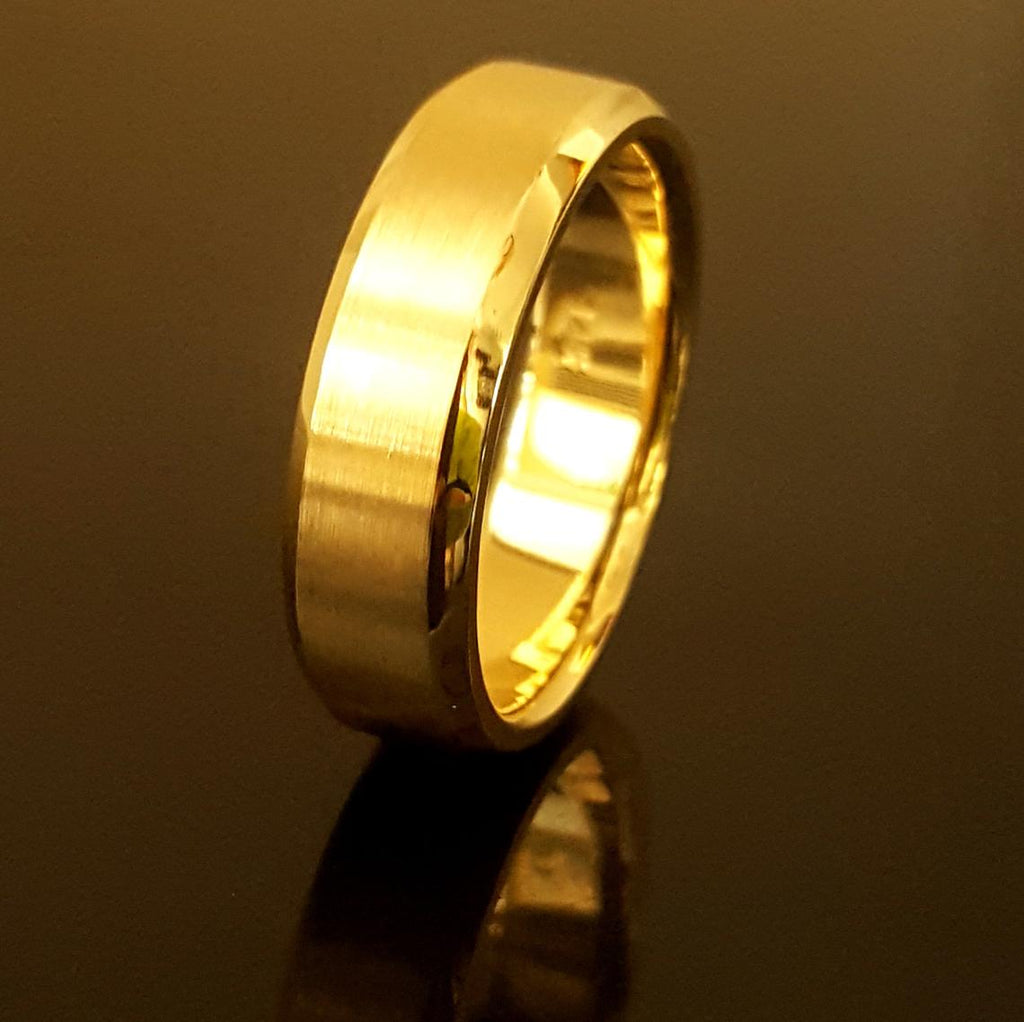 Men's Wedding Band / Beveled Edge / Brushed Center