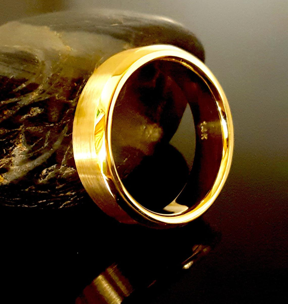 Men's Wedding Band / Beveled Edge / Brushed Center