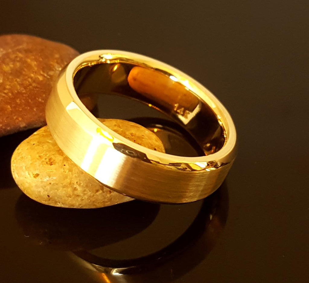 Men's Wedding Band / Beveled Edge / Brushed Center